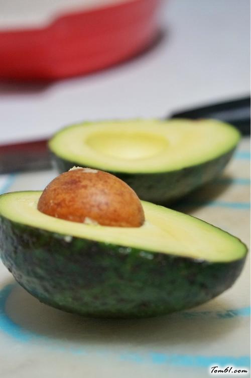 【鸡蛋焗烤牛油果】