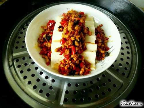 【剁椒肉末蒸豆腐】