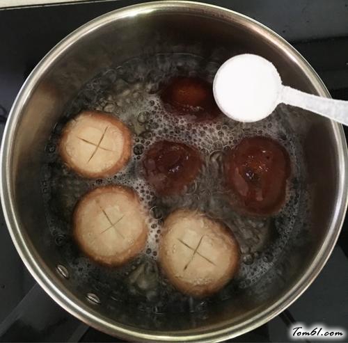 【鲜虾香菇盏】