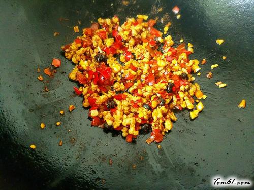 【剁椒肉末蒸豆腐】