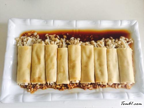【豆皮金针菇卷】