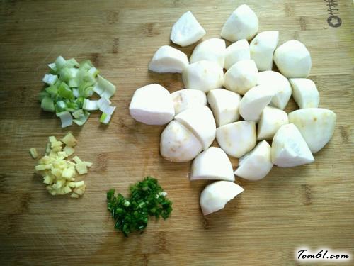 【香芋粉蒸排骨】