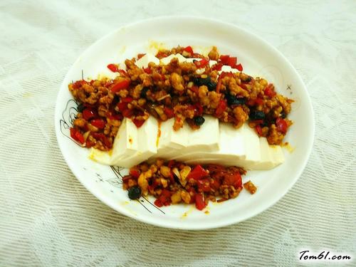 【剁椒肉末蒸豆腐】