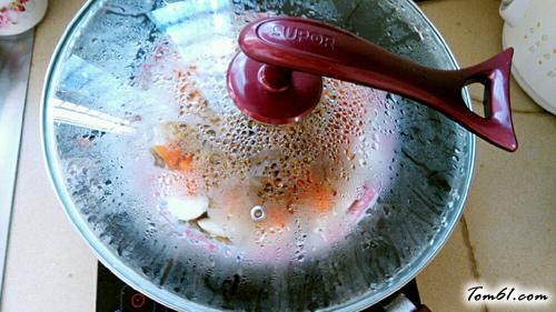 【鸡肉蒸芋头】