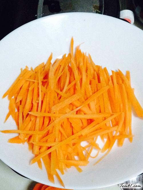 【粉蒸胡萝卜丝】