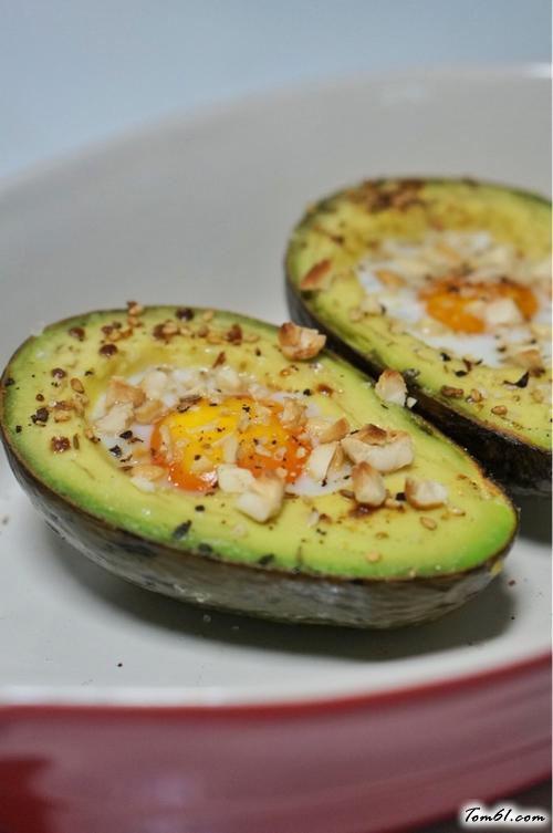 【鸡蛋焗烤牛油果】