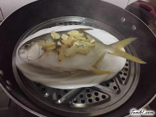 【清蒸金鲳鱼】