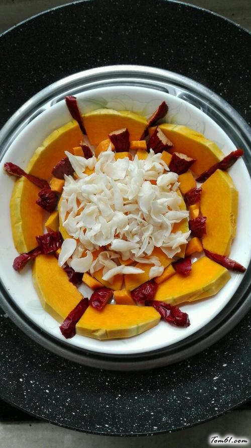 【百合红枣蒸南瓜】