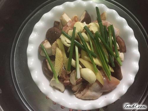 【香菇蒸鸡腿肉】