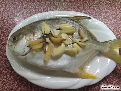 【清蒸金鲳鱼】