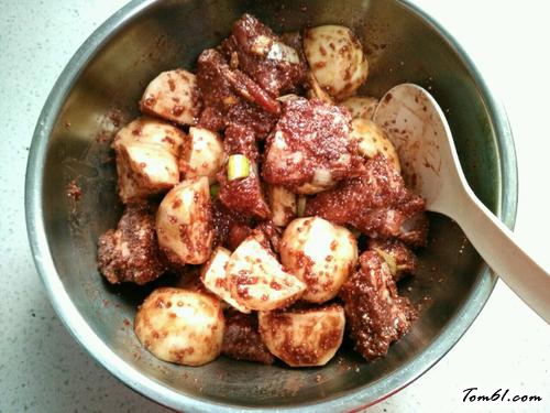 【香芋粉蒸排骨】