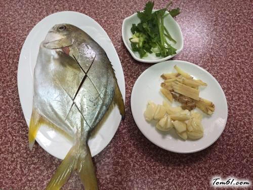 【清蒸金鲳鱼】