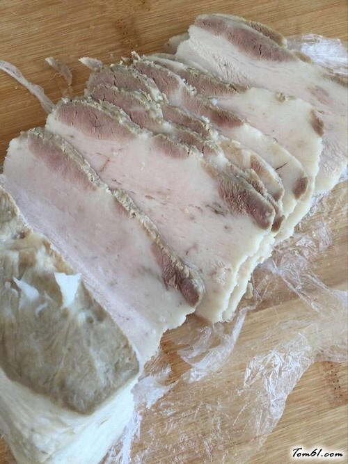 【黄花菜扣肉】