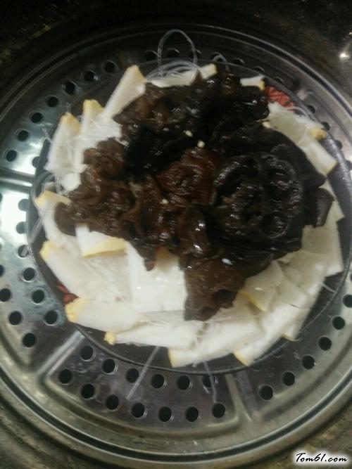 【聚宝盆（扣蒸鱼糕）】