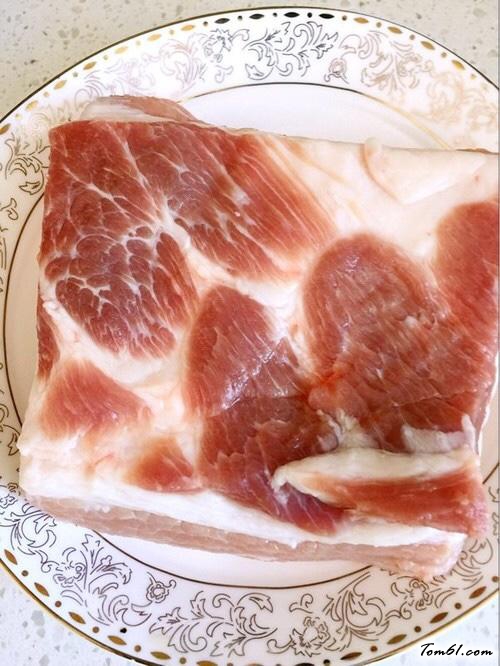 【黄花菜扣肉】