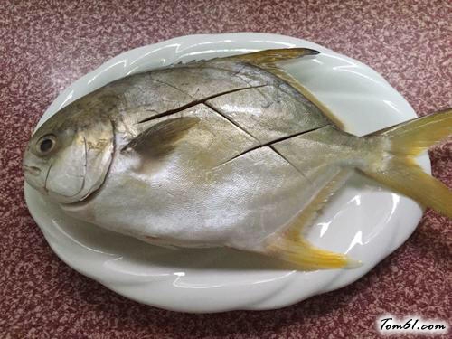 【清蒸金鲳鱼】