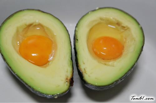 【鸡蛋焗烤牛油果】