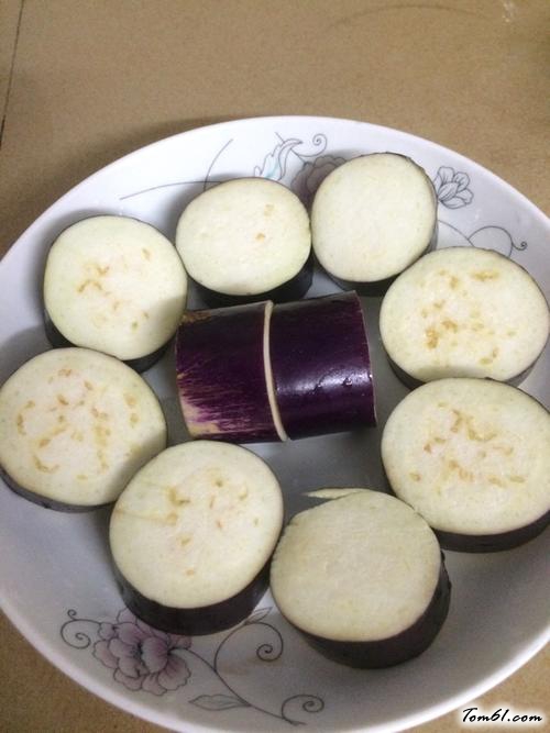 【肉末蒸茄子】
