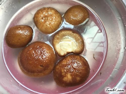 【冬菇蒸滑鸡】