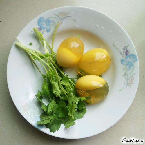 【青椒淋汁皮蛋】