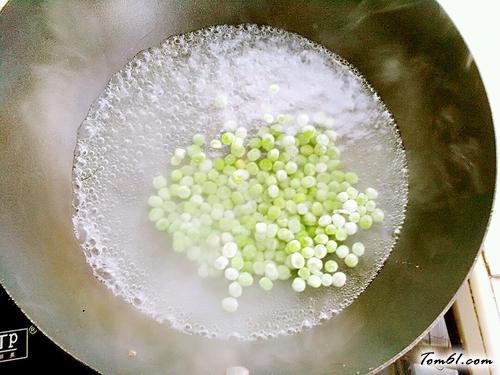 【蒜香青豆拌金针菇】