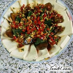 皮蛋拌豆腐的做法2