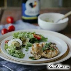 香煎猪排佐缤纷蔬菜沙拉的做法