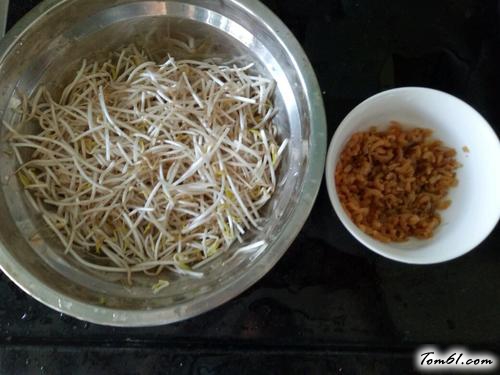 【绿豆芽虾米腐竹拌米粉】