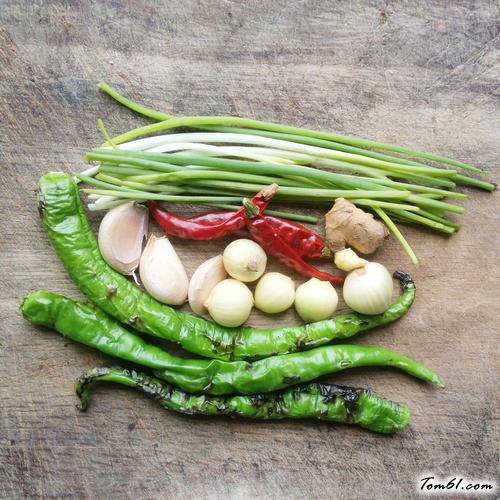 【青椒淋汁皮蛋】