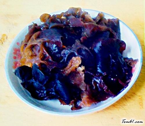 【莴笋拌木耳】