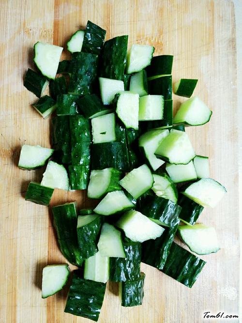 【酸辣黄瓜丁】