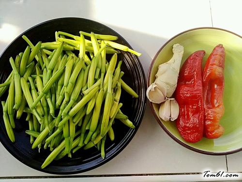 【凉拌黄花菜】