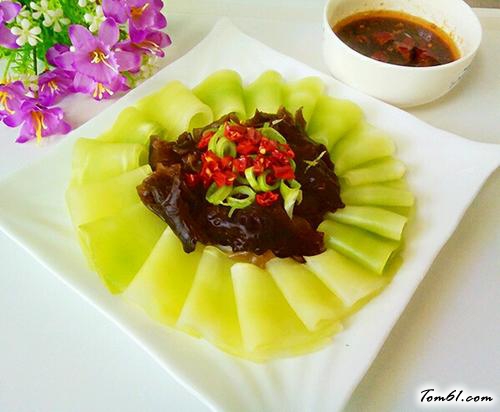 【莴笋拌木耳】