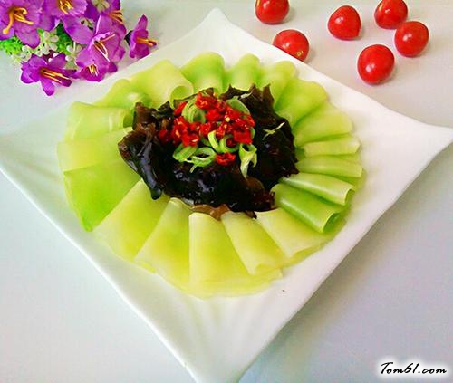 【莴笋拌木耳】