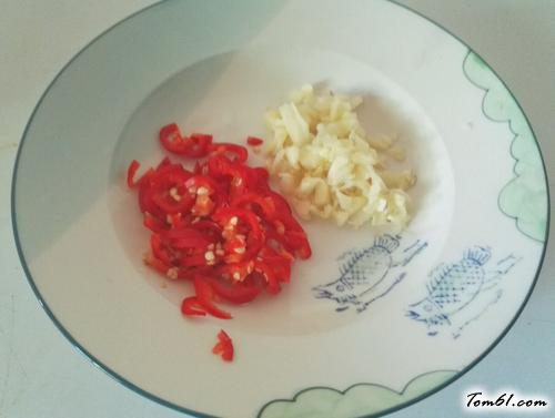 【凉拌黄花菜】