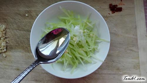 【凉拌青笋丝】