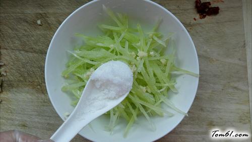 【凉拌青笋丝】