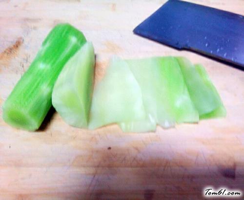 【莴笋拌木耳】