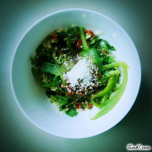 【青椒淋汁皮蛋】