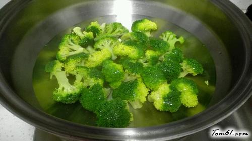 【凉拌西兰花】