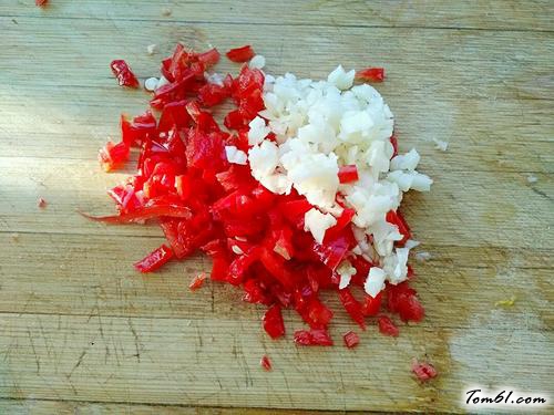 【凉拌黄花菜】