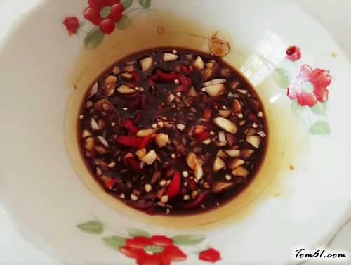 【凉拌黄花菜】