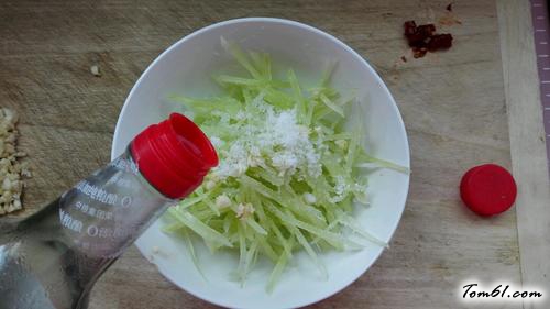 【凉拌青笋丝】