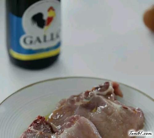 【香煎猪排佐缤纷蔬菜沙拉】