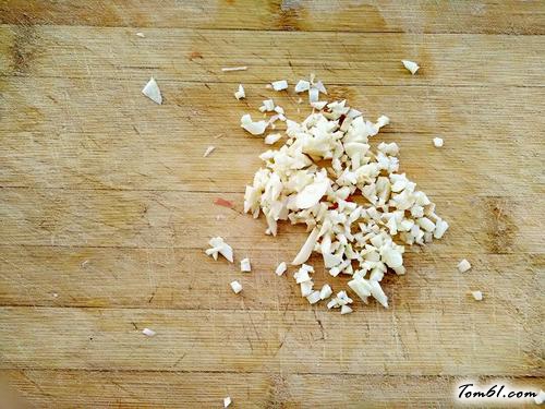 【蒜香青豆拌金针菇】