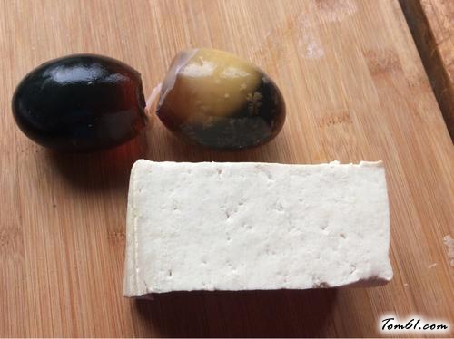 【松花蛋拌豆腐】