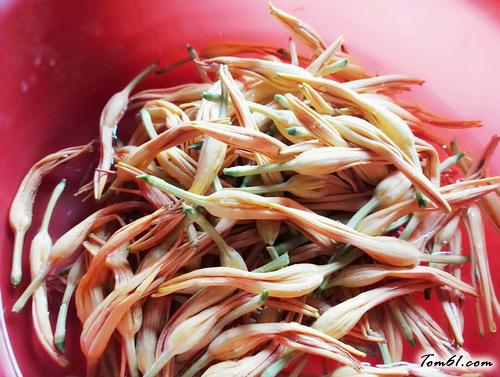 【凉拌黄花菜】