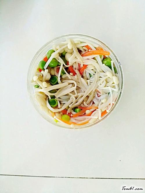 【蒜香青豆拌金针菇】