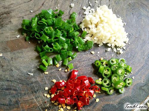 【凉拌豌豆凉粉】