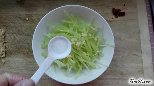 【凉拌青笋丝】